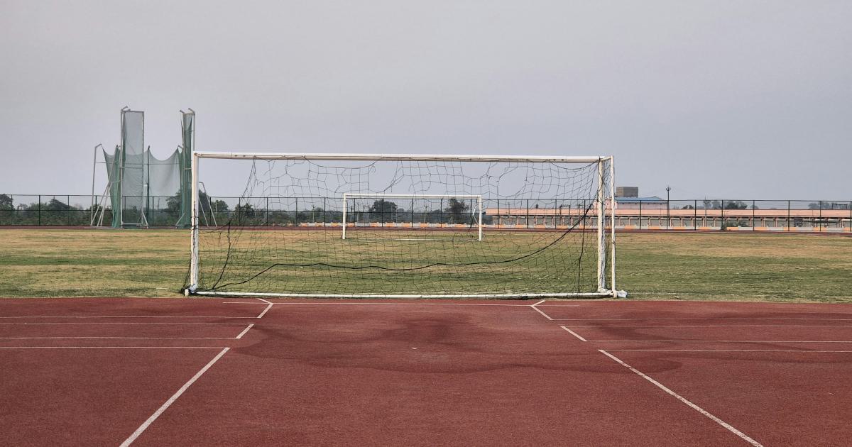 How can ambitious yet realistic goals fuel growth?