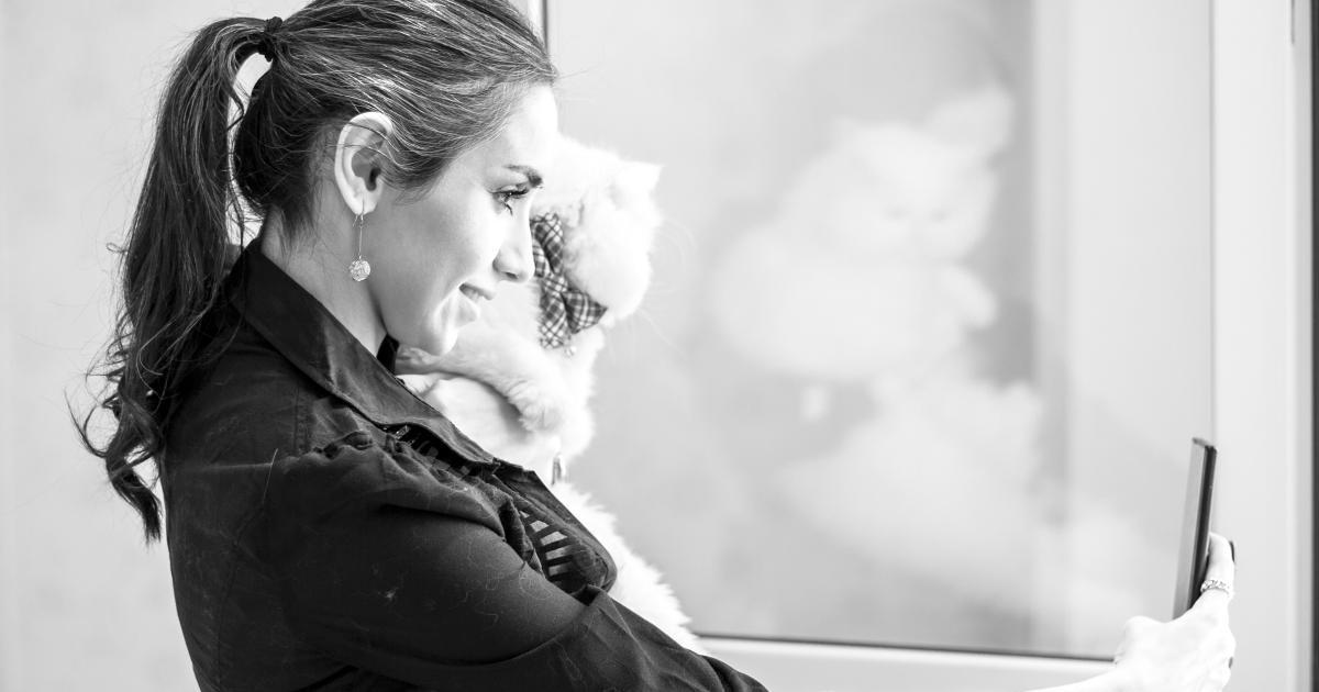 Veterinarian Discussing Networking with Employee