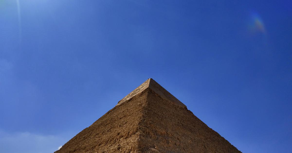 Backlink Pyramid Structure