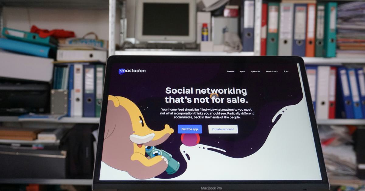 Social Media Advertising Analytics Dashboard